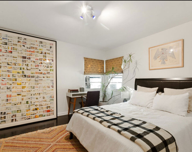 8467 Willoughby Avenue - Photo Thumbnail 13