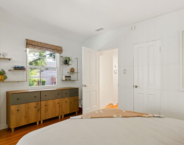 8467 Willoughby Avenue - Photo Thumbnail 19