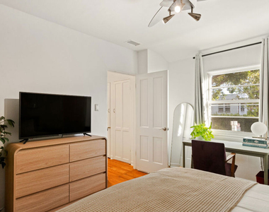 8467 Willoughby Avenue - Photo Thumbnail 26