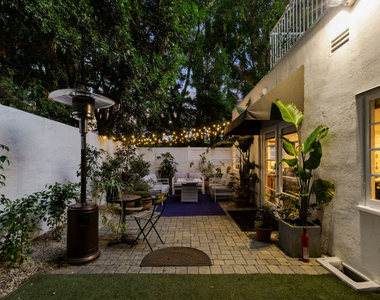 8467 Willoughby Avenue - Photo Thumbnail 36