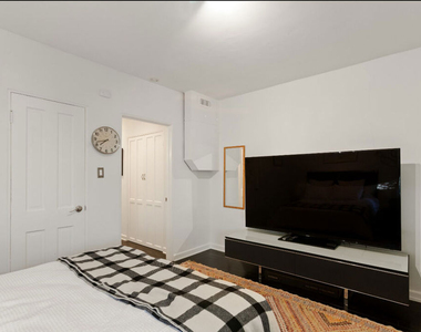 8467 Willoughby Avenue - Photo Thumbnail 15
