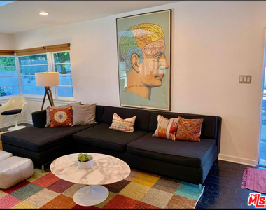 8467 Willoughby Avenue - Photo Thumbnail 9