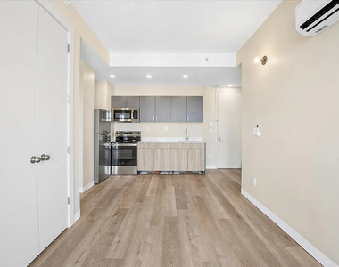 1408 Vyse Avenue - Photo Thumbnail 4