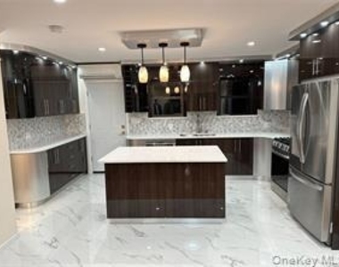 9911 Ascan Avenue - Photo Thumbnail 2