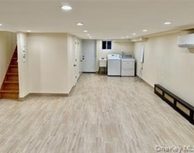 9911 Ascan Avenue - Photo Thumbnail 12