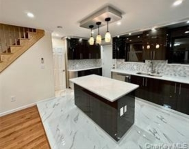 9911 Ascan Avenue - Photo Thumbnail 6
