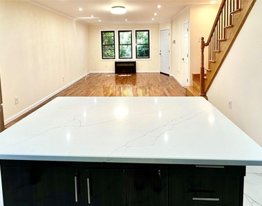 9911 Ascan Avenue - Photo Thumbnail 5