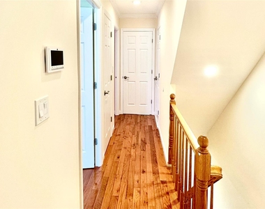 9911 Ascan Avenue - Photo Thumbnail 10