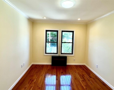 9911 Ascan Avenue - Photo Thumbnail 7