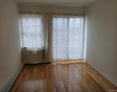 31-03 Linden Place - Photo Thumbnail 6