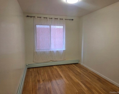 31-03 Linden Place - Photo Thumbnail 4