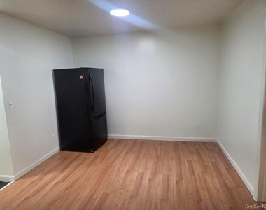 31-03 Linden Place - Photo Thumbnail 9