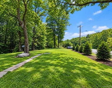11 Spring Glen Road - Photo Thumbnail 5