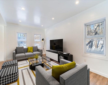 11 Spring Glen Road - Photo Thumbnail 12