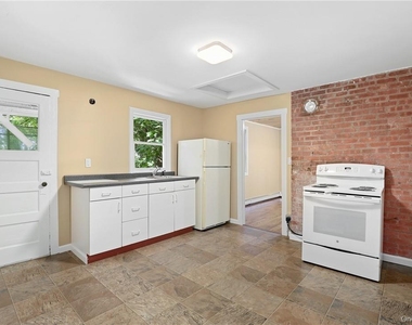 60 Watch Hill Road - Photo Thumbnail 7