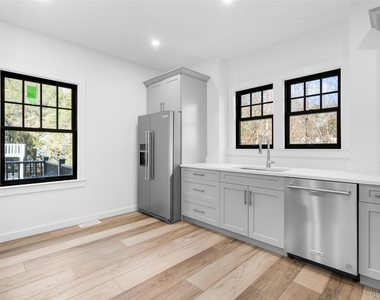 27 Choate Lane - Photo Thumbnail 8