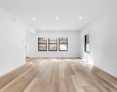 27 Choate Lane - Photo Thumbnail 6
