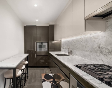 303 Park Avenue - Photo Thumbnail 2