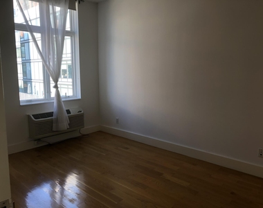 2-26 50th Avenue - Photo Thumbnail 3