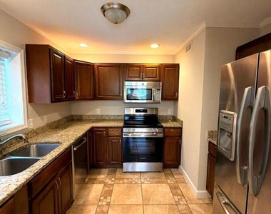 202 Buckingham Lane - Photo Thumbnail 4