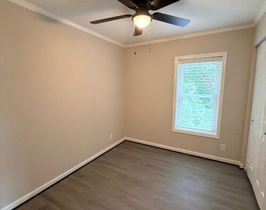 202 Buckingham Lane - Photo Thumbnail 8
