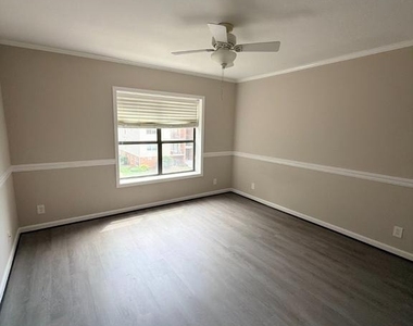 202 Buckingham Lane - Photo Thumbnail 6