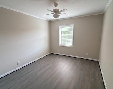 202 Buckingham Lane - Photo Thumbnail 9