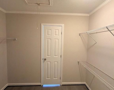 202 Buckingham Lane - Photo Thumbnail 7