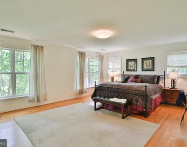 15979 Cove Lane - Photo Thumbnail 8