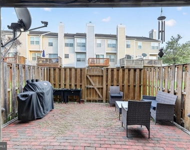 10925 Postern Court - Photo Thumbnail 16