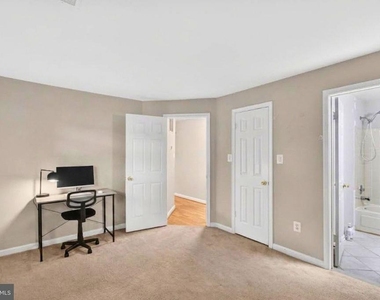 10925 Postern Court - Photo Thumbnail 13