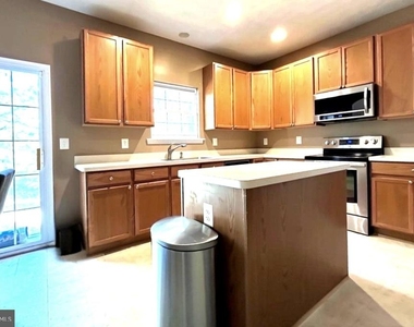 607 Liberty Boulevard - Photo Thumbnail 5