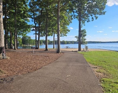 607 Liberty Boulevard - Photo Thumbnail 18