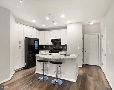 9541 Center Street - Photo Thumbnail 7
