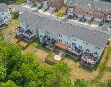 330 Caldwell Terrace Se - Photo Thumbnail 3
