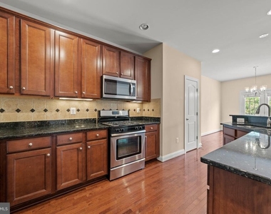330 Caldwell Terrace Se - Photo Thumbnail 10
