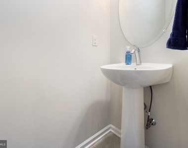 22503 Naugatuck Square - Photo Thumbnail 19