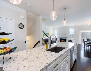 22503 Naugatuck Square - Photo Thumbnail 13