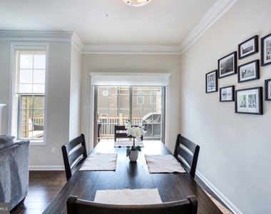 22503 Naugatuck Square - Photo Thumbnail 15