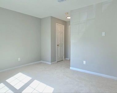 12103 Green Ledge Court - Photo Thumbnail 19