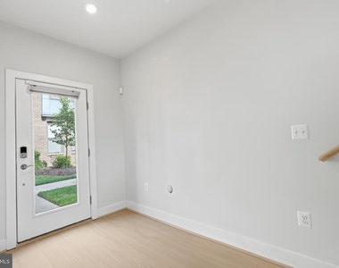 2389 Liberty Loop - Photo Thumbnail 9