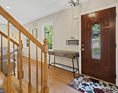 9220 Burnetta Drive - Photo Thumbnail 5