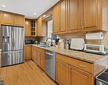 9220 Burnetta Drive - Photo Thumbnail 17