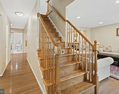 9220 Burnetta Drive - Photo Thumbnail 4