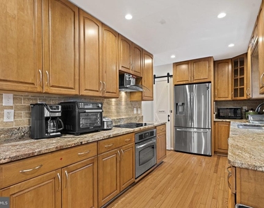 9220 Burnetta Drive - Photo Thumbnail 16