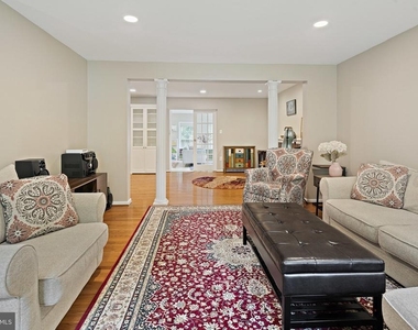 9220 Burnetta Drive - Photo Thumbnail 7