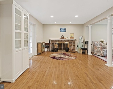 9220 Burnetta Drive - Photo Thumbnail 11
