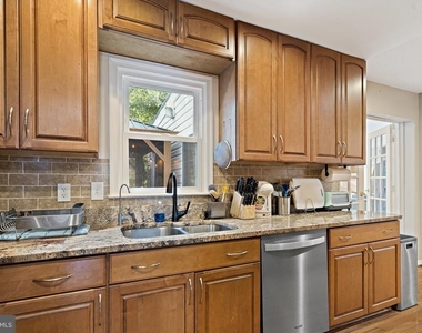 9220 Burnetta Drive - Photo Thumbnail 18