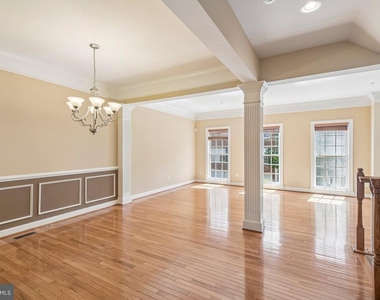 7979 Vigne Court - Photo Thumbnail 4