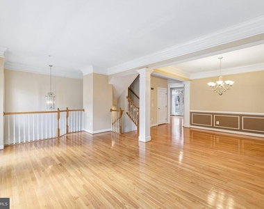 7979 Vigne Court - Photo Thumbnail 3